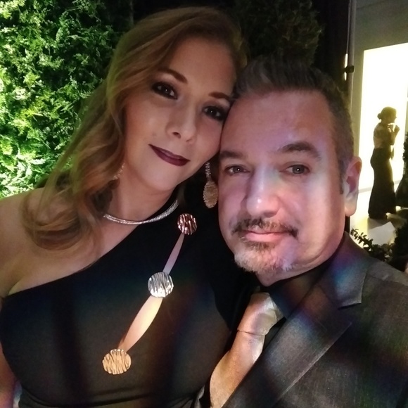 Meet your Posher, Karin - Picture 2 of 2